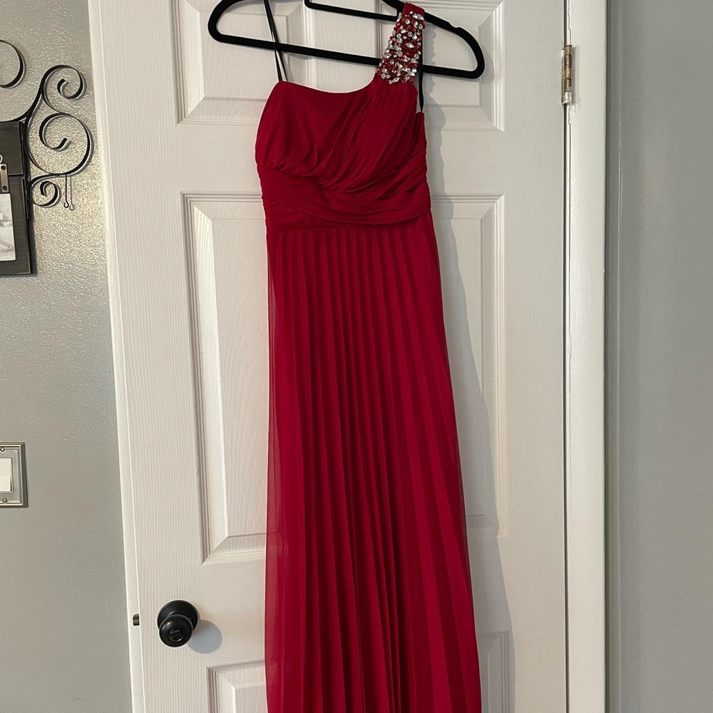 Beautiful elegant red prom/formal/wedding dress